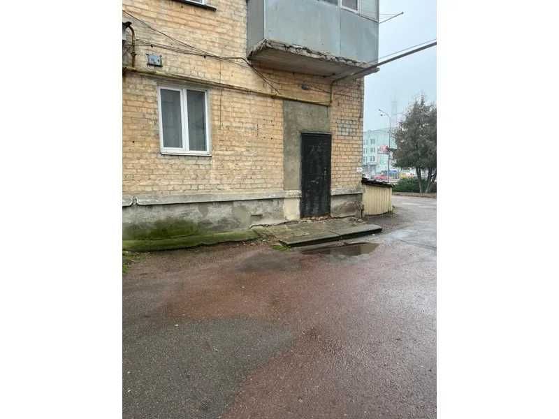 Нежитлове вбудоване приміщення 29,6 кв. м, вул. Тараса Шевченка, 42/3