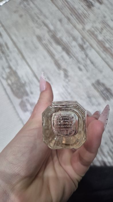 Perfum Burberry body intense