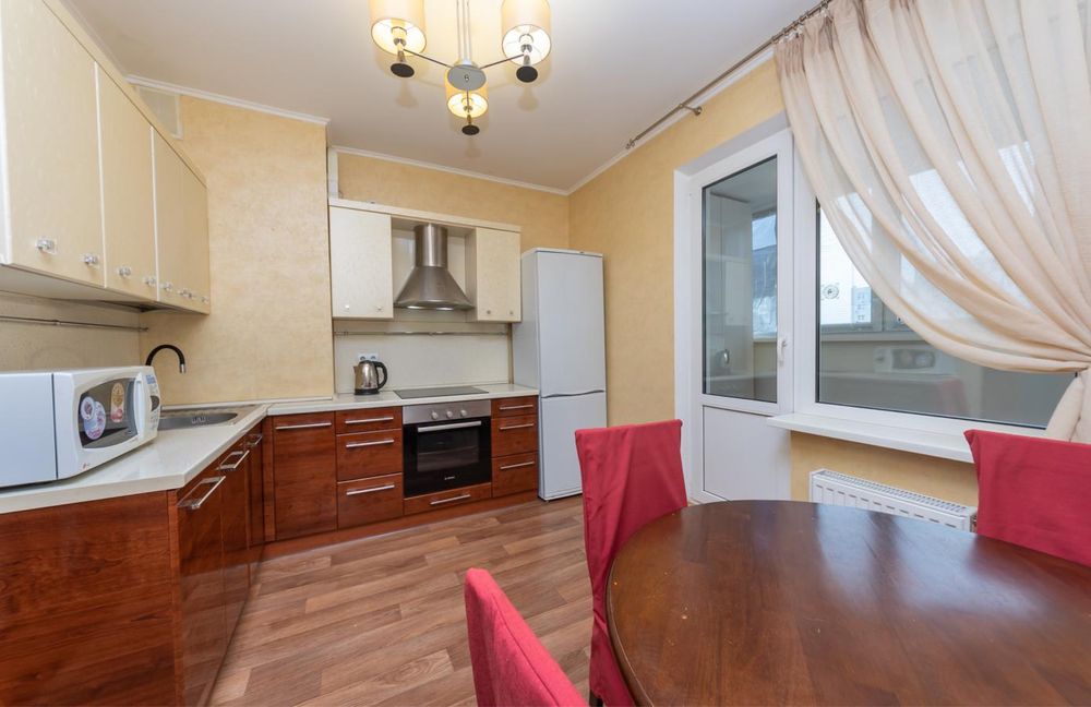 Подобово однокімнатна квартира на Урлівській--555.biz.ua