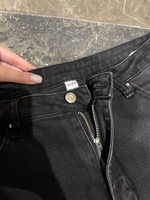 Ідеальні чорні джинси