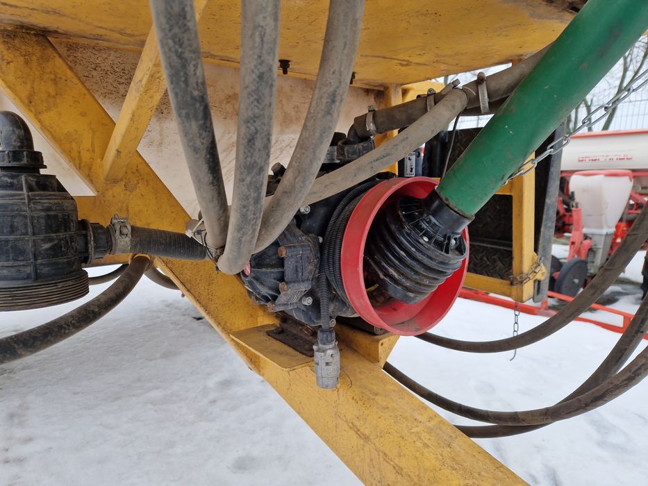 Причіпний  оприскувач "Кронос"