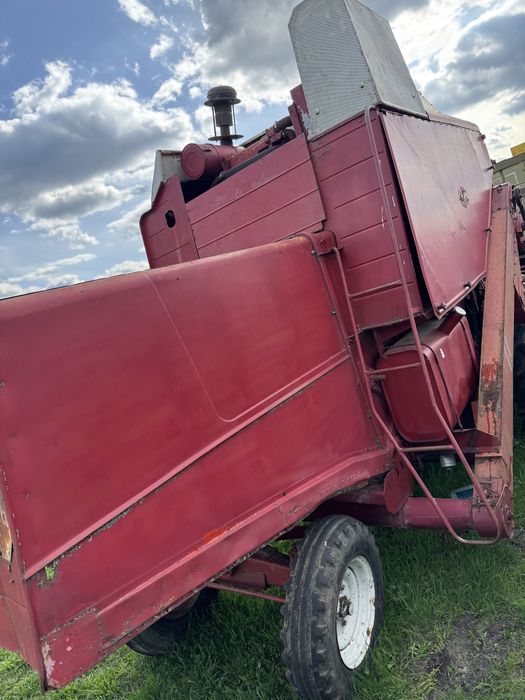 Продам Комбайн зернозбиральний International 321 інтернаціонал 321  Case на ходу з документами