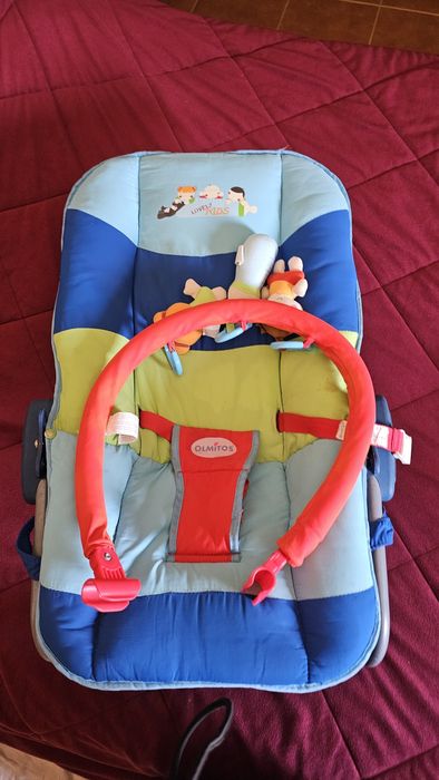 Cadeira de bebé ou espreguiçadeira da marca Olmitos.