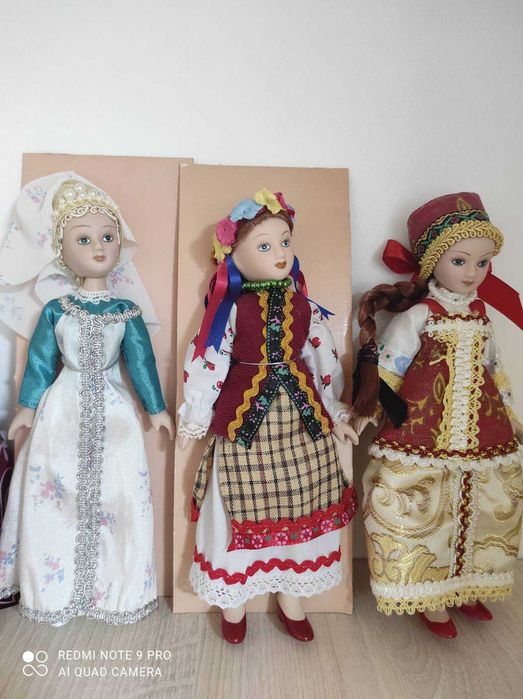 Порцелянові Ляльки в костюмах народів світу