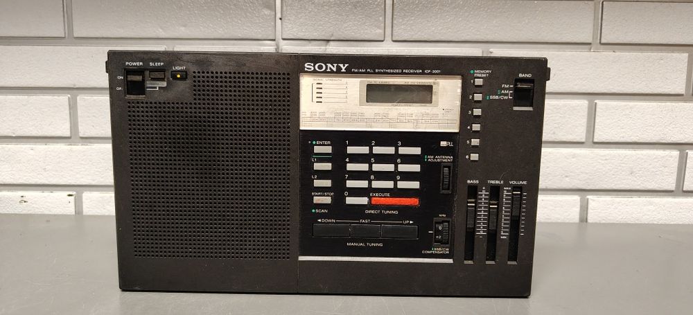 Globalne radio Sony ICF-2001.