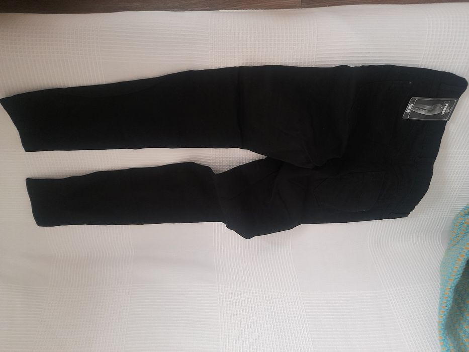 Nieużywane, nowe jeansy