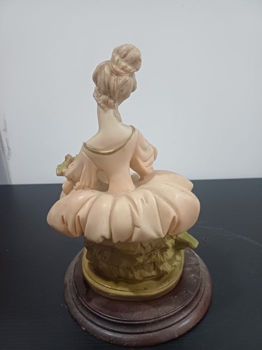 Estátua Mulher vitoriana