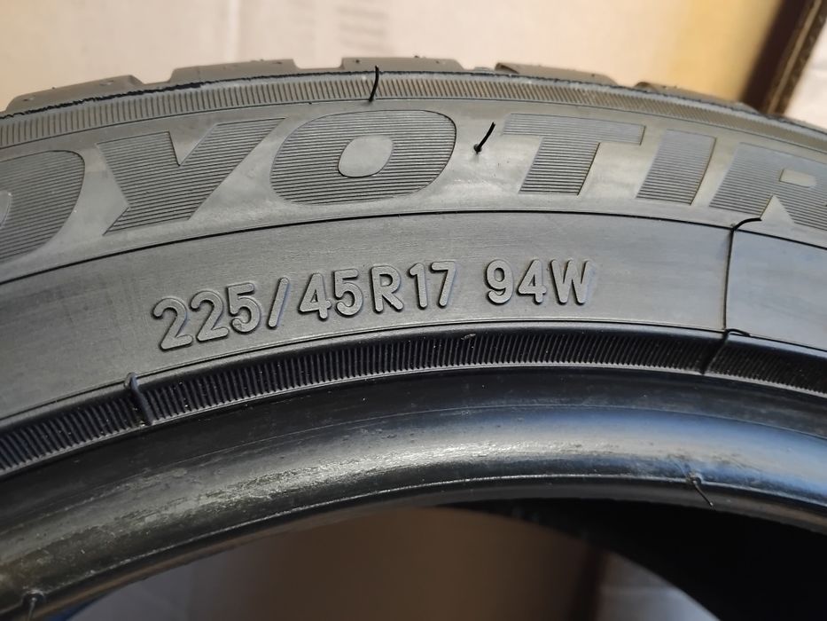Opona całoroczna  Toyo 225/45R17  Celsius AS2 jak Nowa