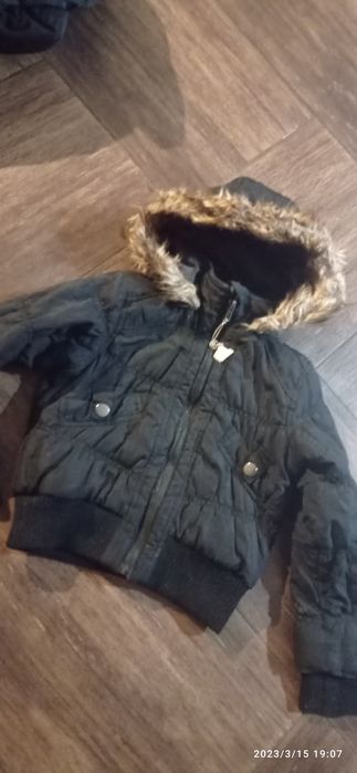 Czarna kurtka przejściowa  5/6 lat
