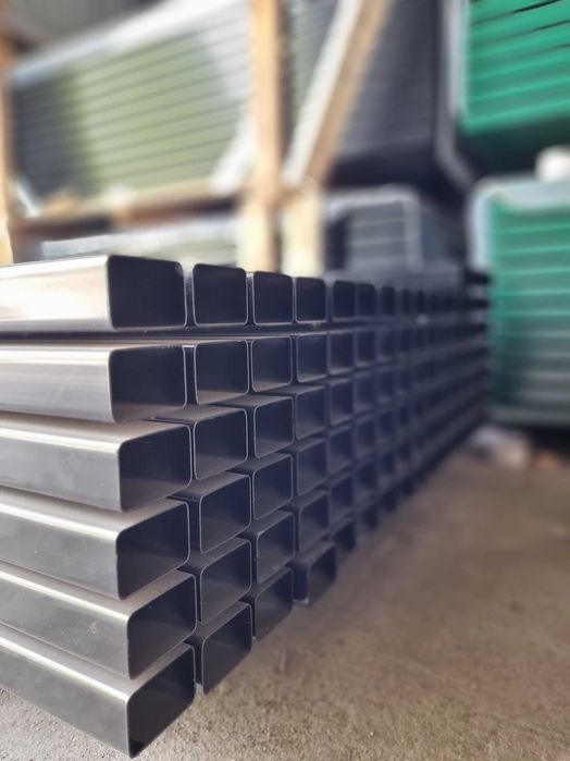Słupek ogrodzeniowy lakierowany 60x40x1,3mm 230cm słupki do paneli 3D