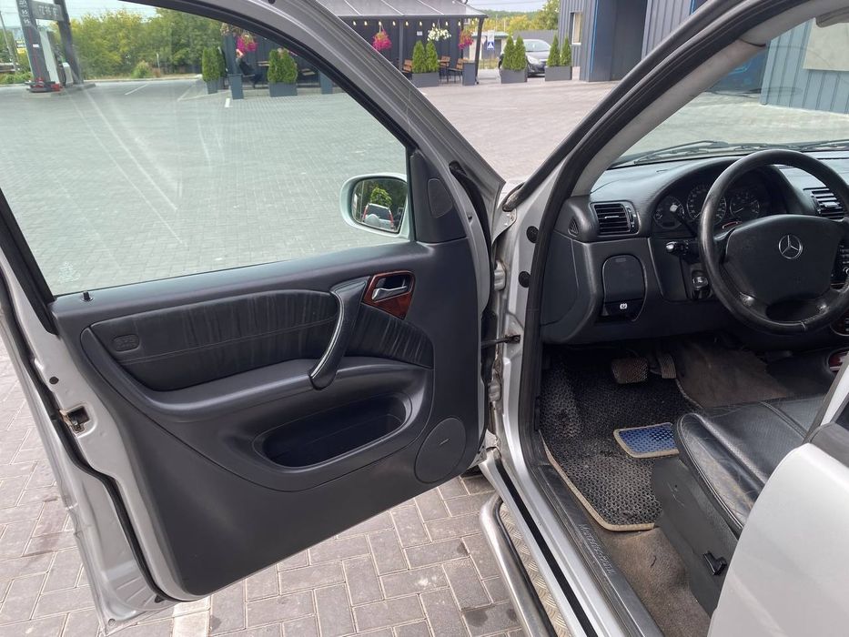 Продам авто Mercedes-Benz ML400