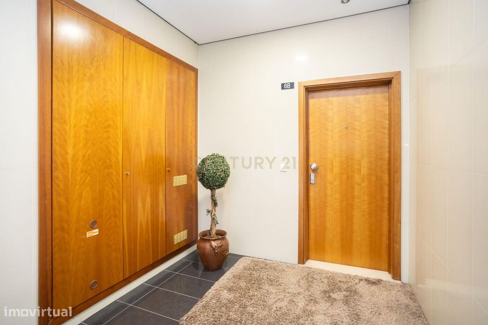 Um Apartamento com Alma de Moradia ; T3+1 + Terraço de 143 m²