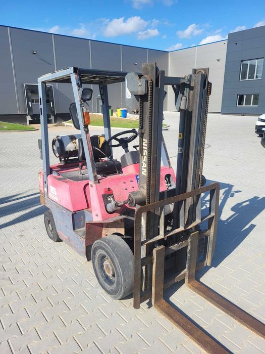 sprzedam wózek widłowy nissan