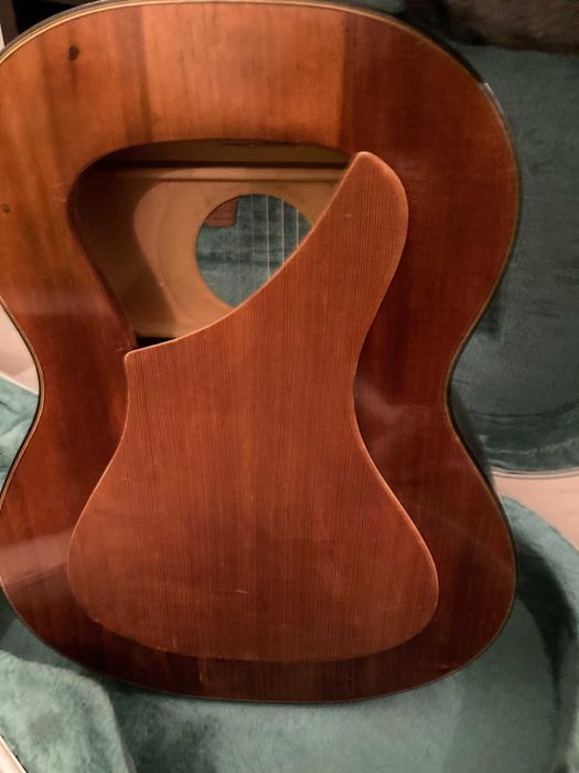 Guitarra clássica escavada Óscar Cardoso