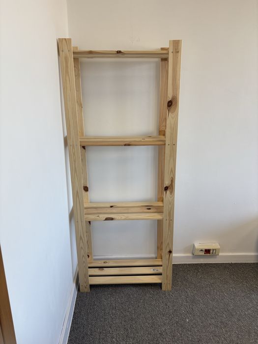 Drewniany regał IKEA