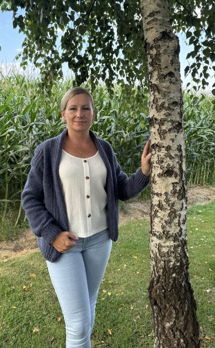 Sweterek recznie zrobiony na szydelku