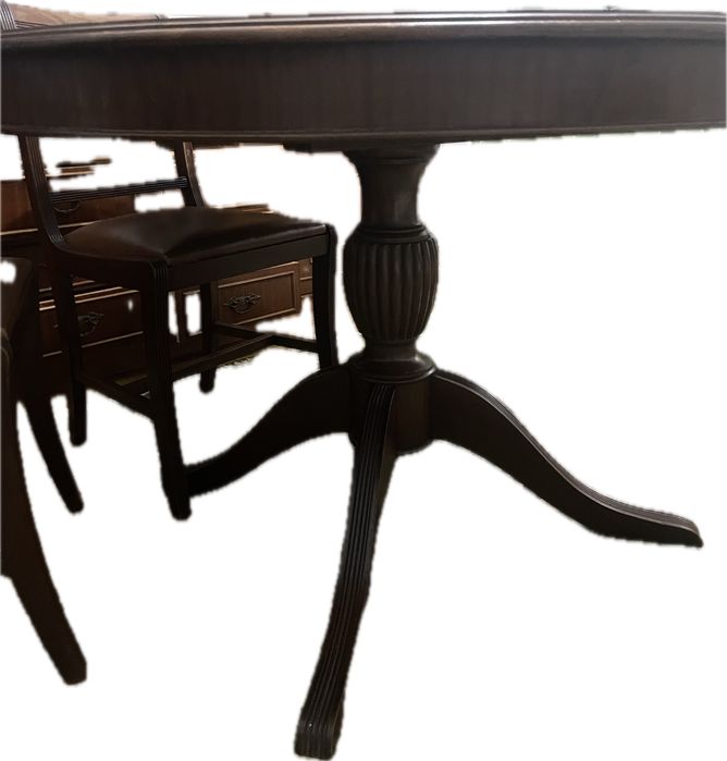 Mesa redonda extensivel e cadeiras