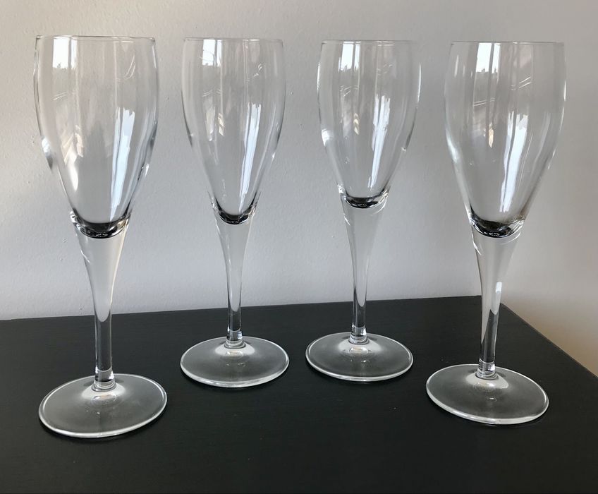 Conjunto de quatro copos de champanhe (novos)