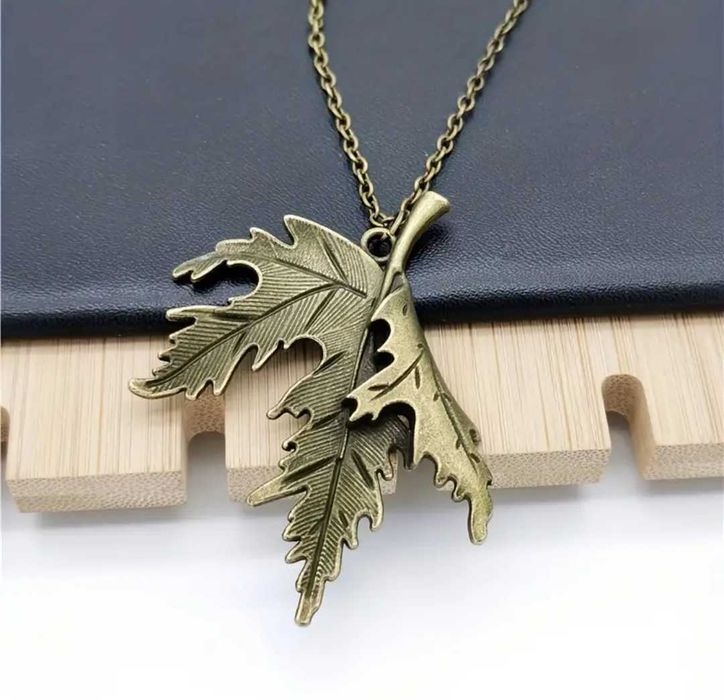 Naszyjnik jesienny liść w kolorze khaki