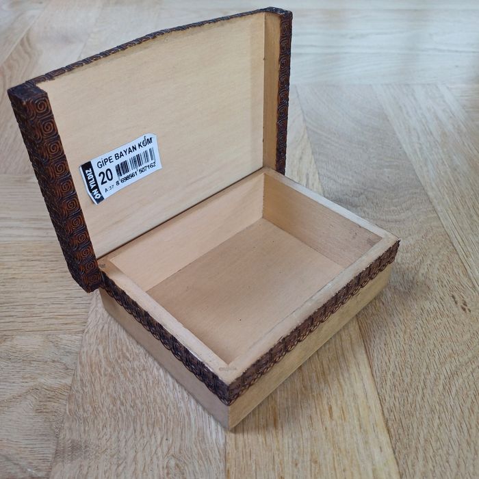 Drewniana szkatułka