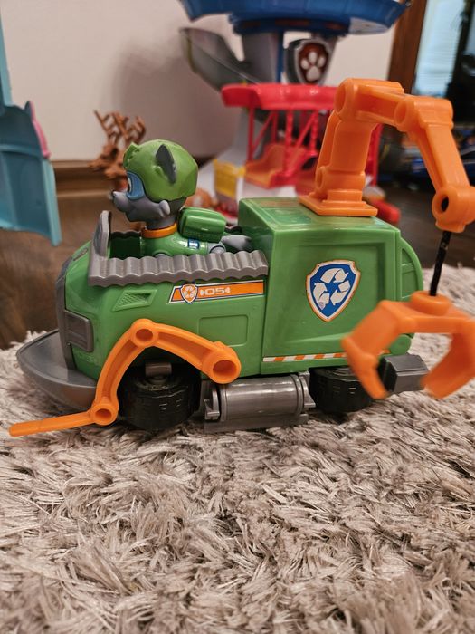 Ігровий набір Paw Patrol базовий рятівний автомобіль з водієм Роккі