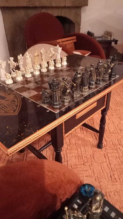 Шахматы  полная коллекция Гарри Потера+ шахматная доска