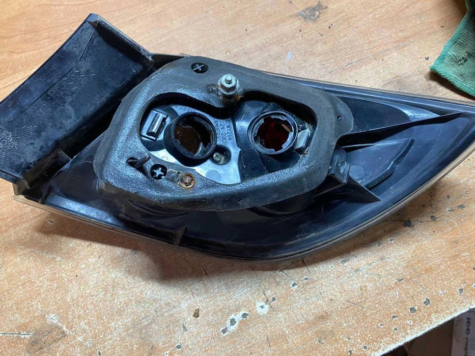 Задні фари стопи. в кузов мазда 3 БК хетчбек