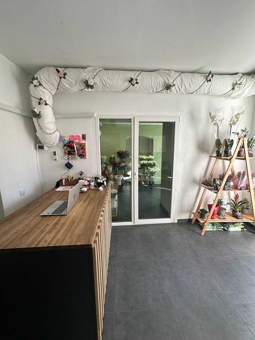 Продаж діючого квіткового магазину. Повністю укомплектовано