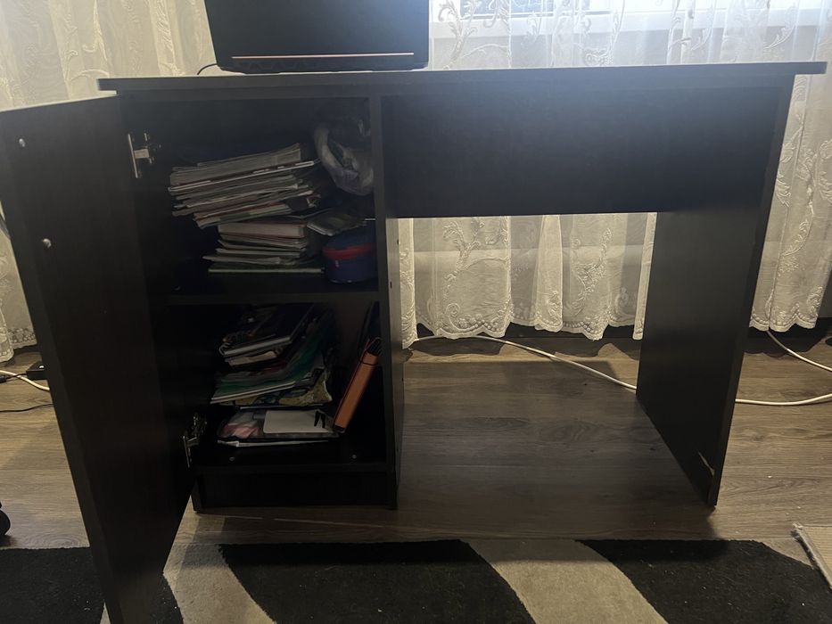 Продам письмовий стіл для школяра .