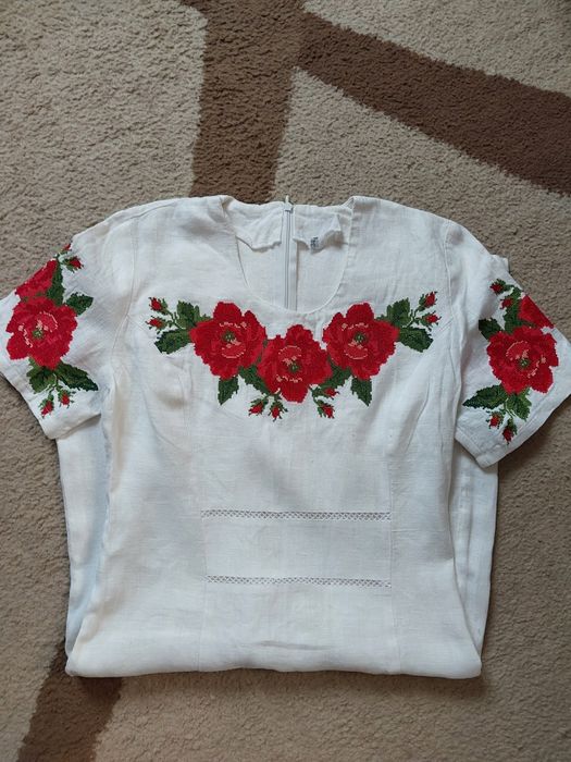 Вишита сукня на підлітків