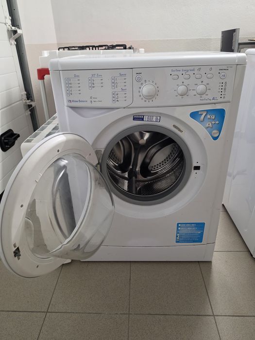 Máquina de lavar a roupa indesit
