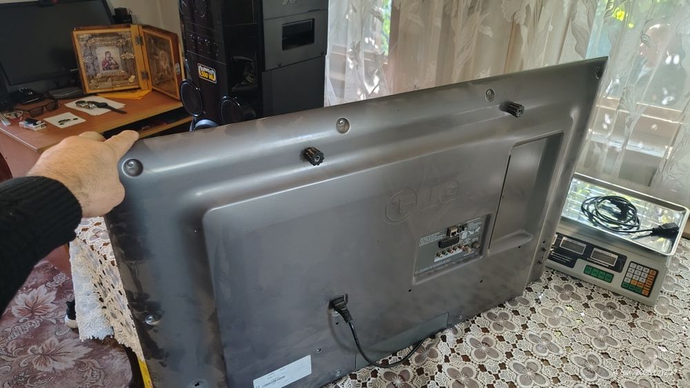 Продам телевизор lg 43