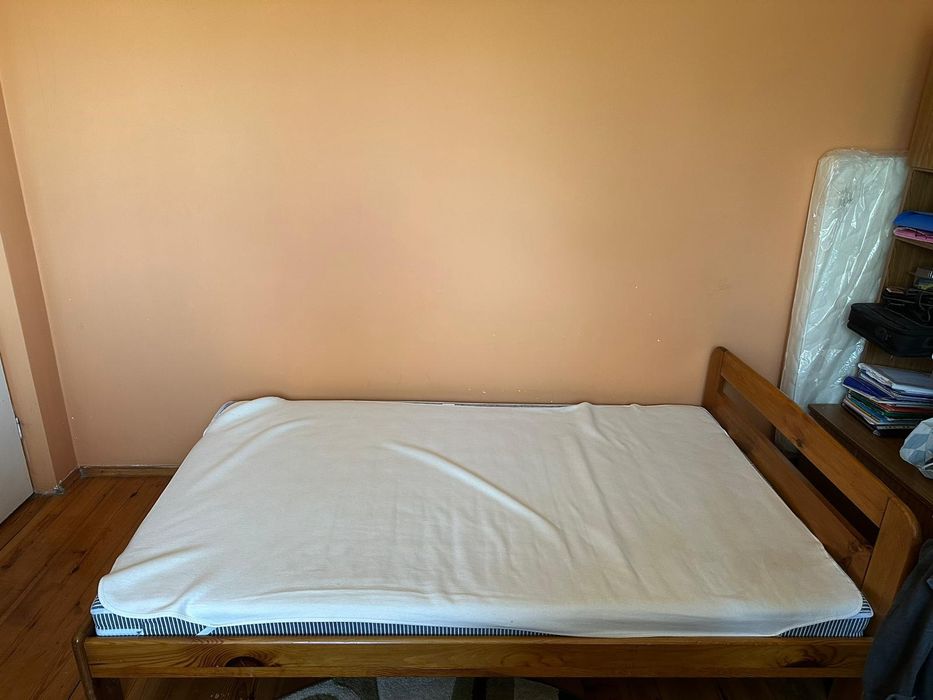 Łóżko z materacem 120x200.