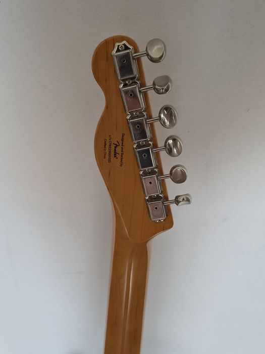 Squier Classic Vibe Custom Telecaster SH Bigsby Lake Placid Blue