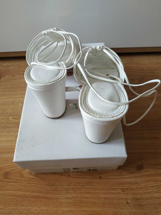 Buty sandałki na obciasie