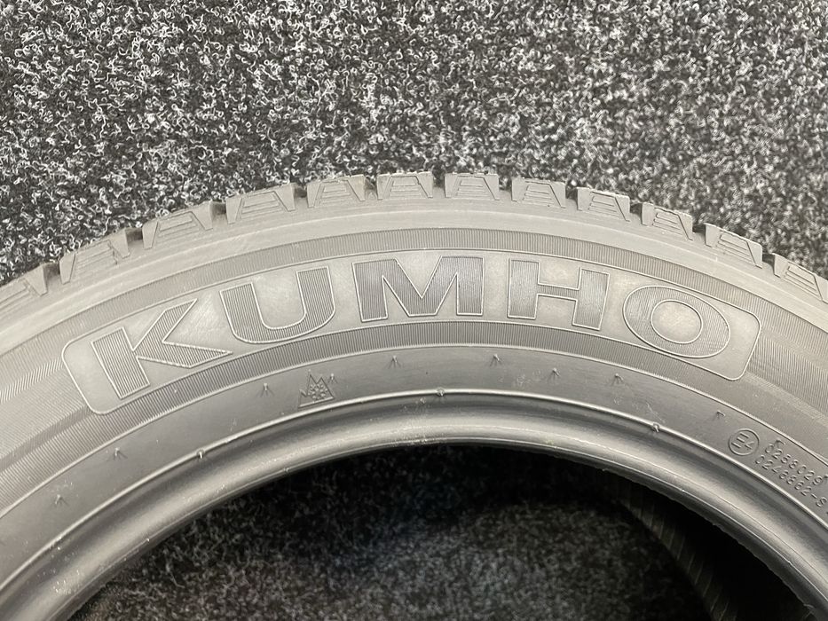 Kumho 215/60R17 I Zen KW31