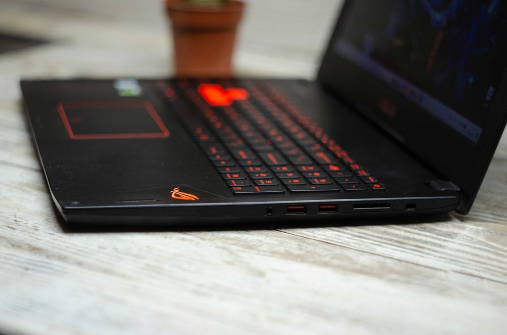 Ігровий ноутбук ASUS ROG Strix GL502VT / i7-6700HQ 3.5GHz / GTX 970M 3Gb / 8Gb / SSD + HDD / 15.6"