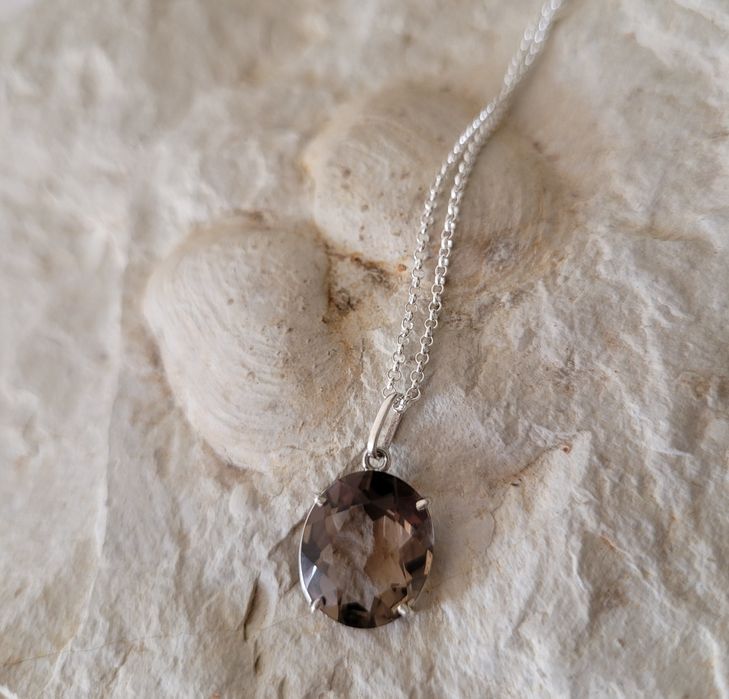 Fios e pingentes em Prata e pedras naturais ,feito artesanalmente.