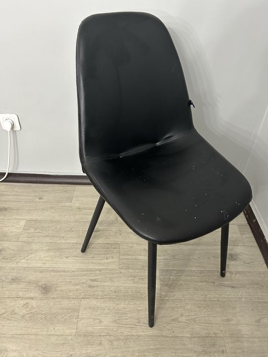 Стільчик у гостьову