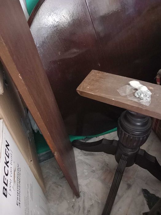 Mesa de Jantar em Mogno Maciço – Redonda e Extensível (Fica Oval)