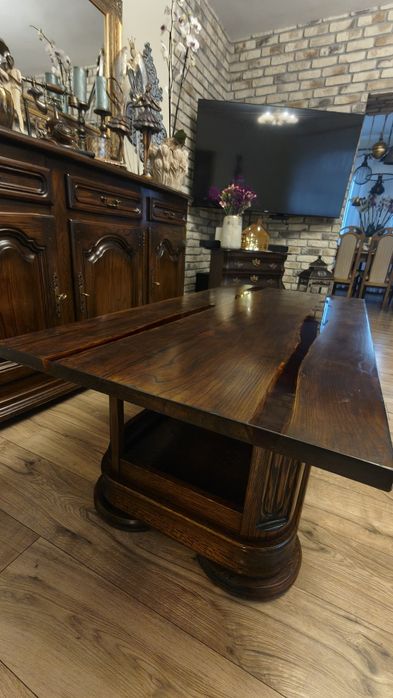 Stół z drewna jesionowego i zywicy