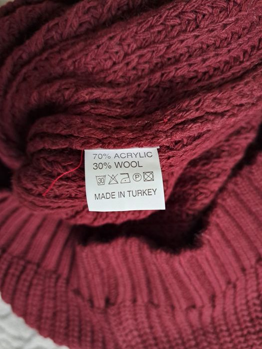 Светер жіночий..