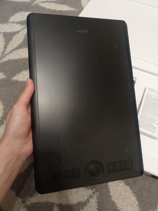 Графічний планшет Wacom Intuos Pro