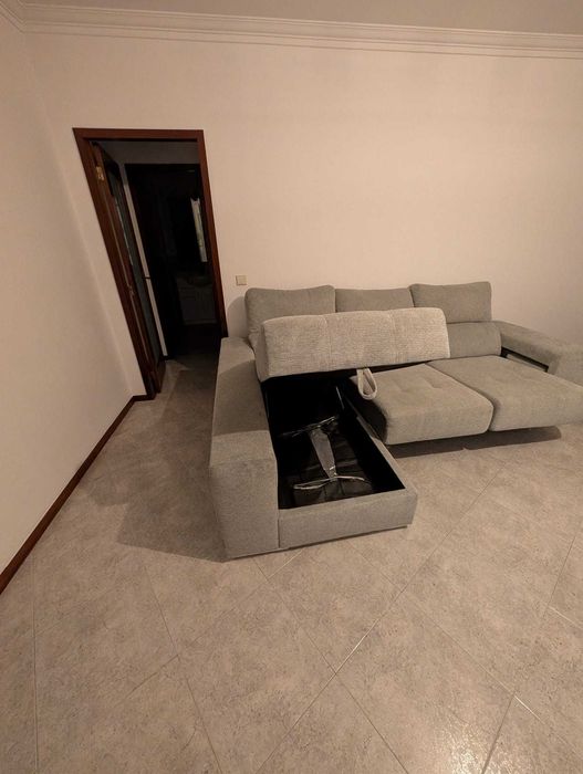 Sofá novo, sem marcas de uso