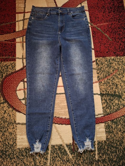 Jeansy z wysokim stanem