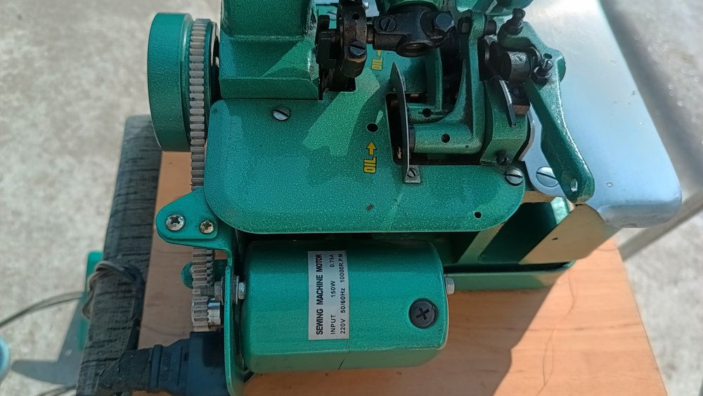 Оверлок полупрофесиональный