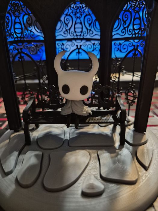 Figurka z gry Hollow Knight z eksponderem do złożenia