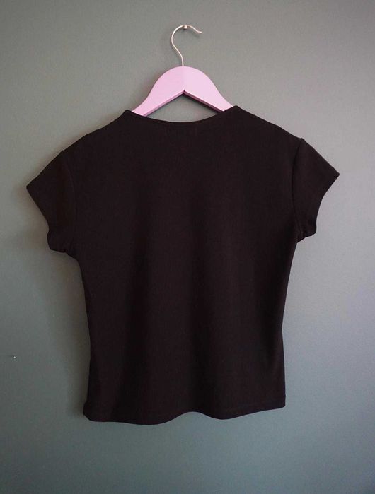 T-shirt czarny M 38 z dekoltem dekolt nadrukiem nadruk koszulka top