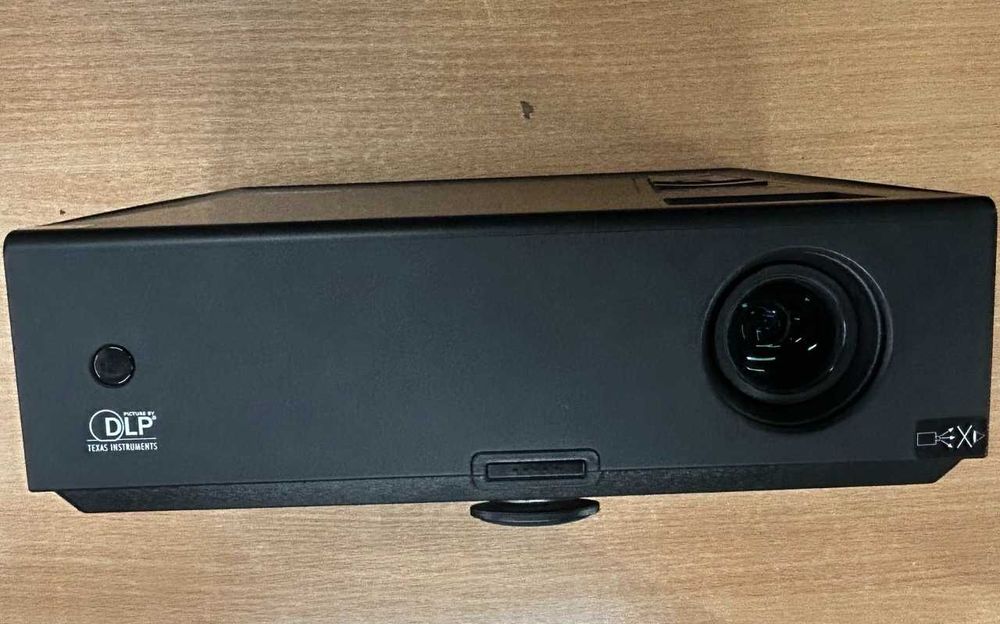 Projektor VIVITEK D825ES