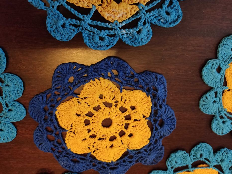 Салфетка вязанная крючком сервировочная желто-голубая, 6шт